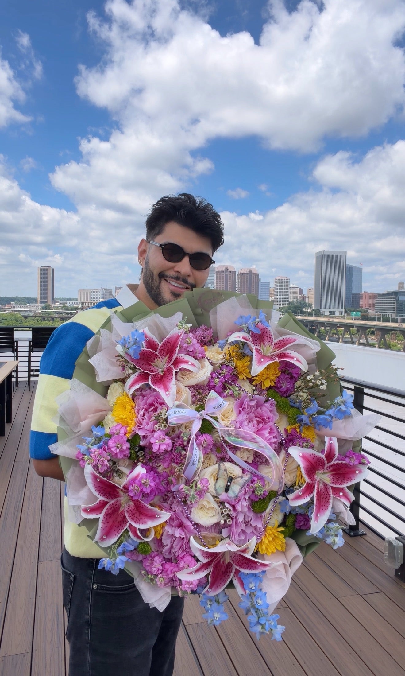 Lilies blooming bouquet Xl